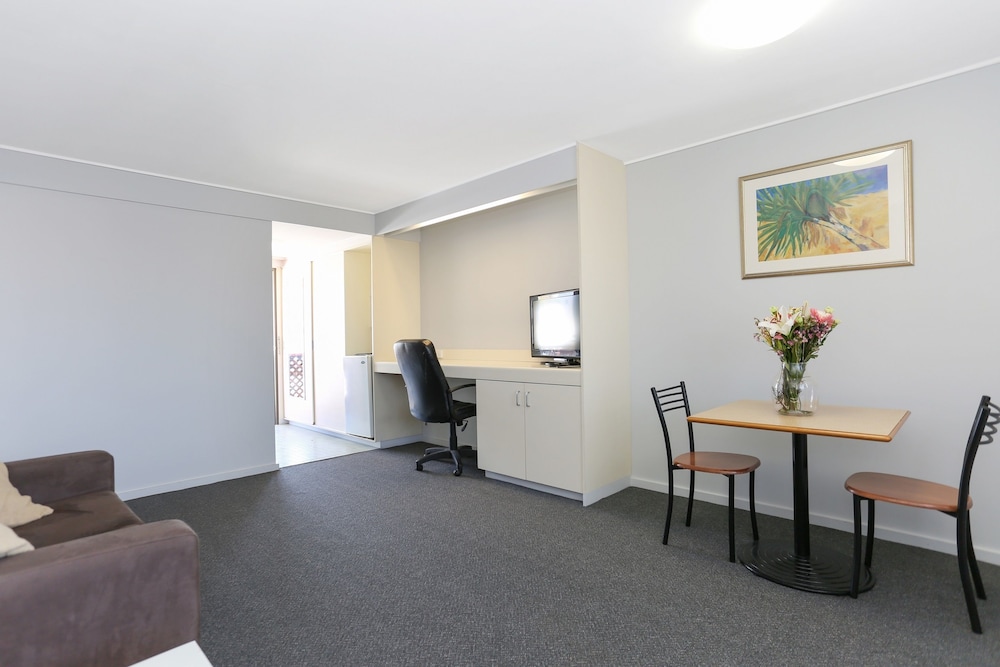 Reef Resort Motel 28/36