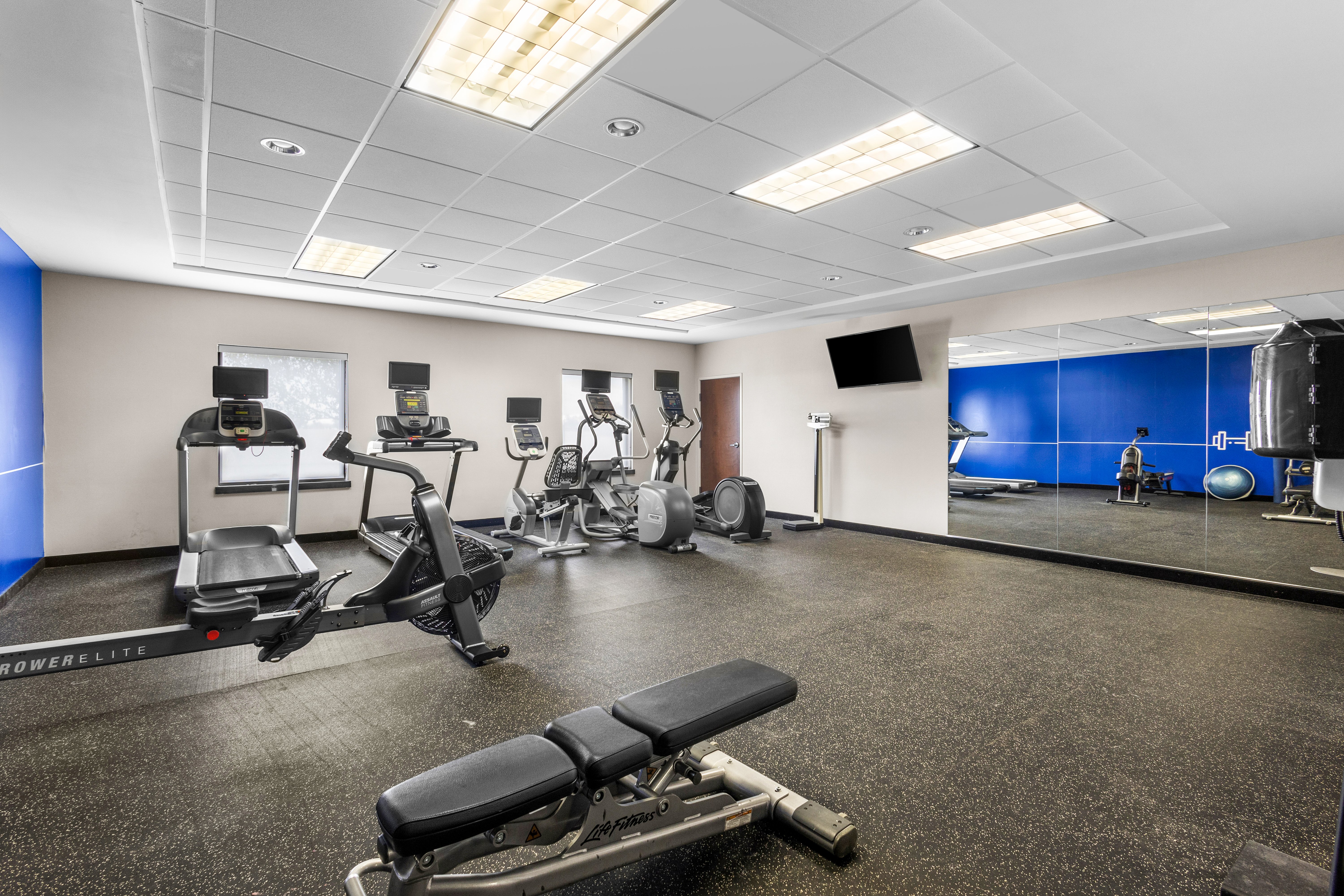 Holiday Inn Express Hotel Suites Van Wert 40/72