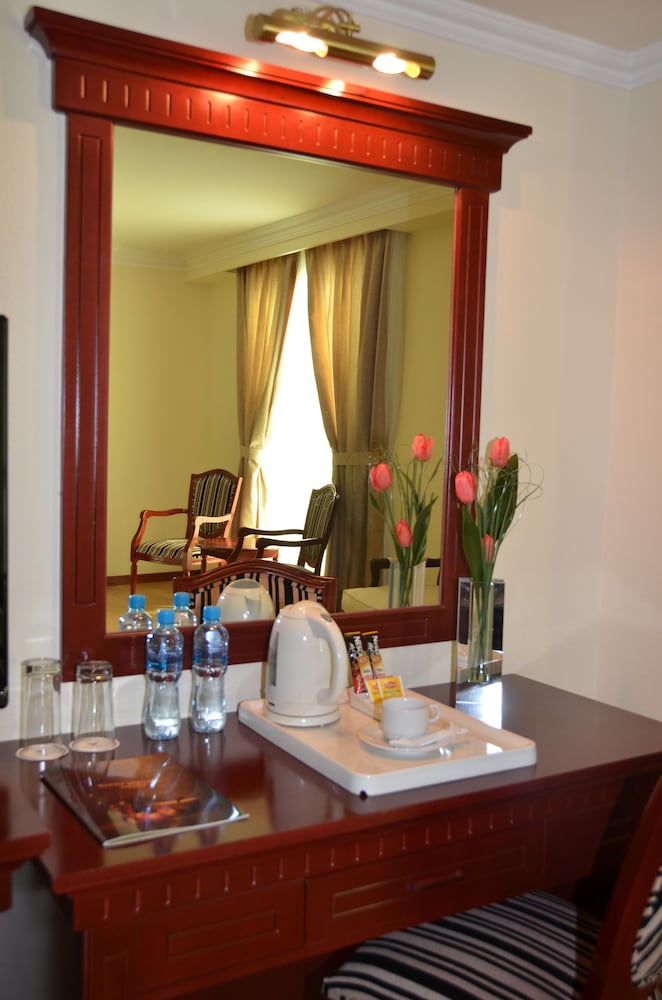 Pars International Hotel 48/58