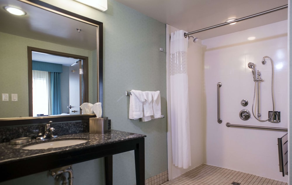 Hampton Inn and Suites by Hilton St Johns Airport 10/40