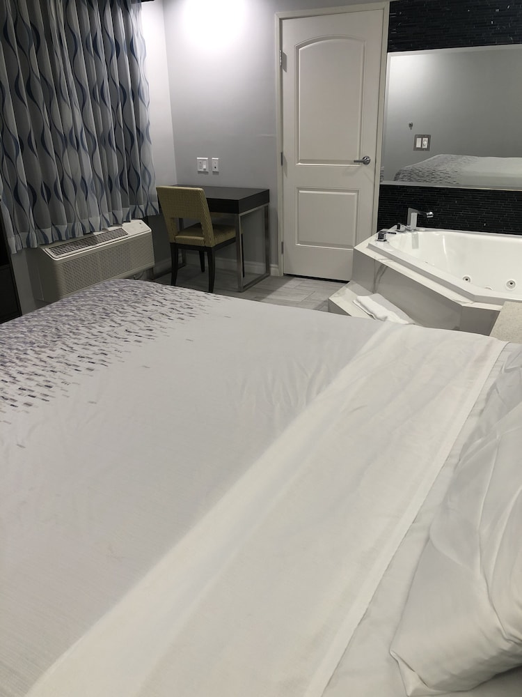 Travelodge Inn Suites By Wyndham West Covina 20/36