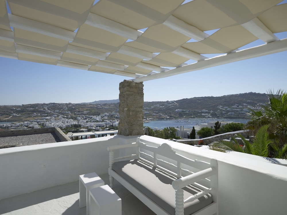 Kallos of Mykonos 29/50