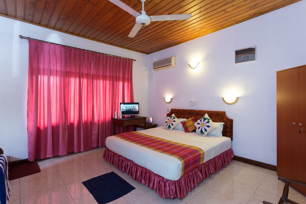 Tamarind Tree Inn 13/47