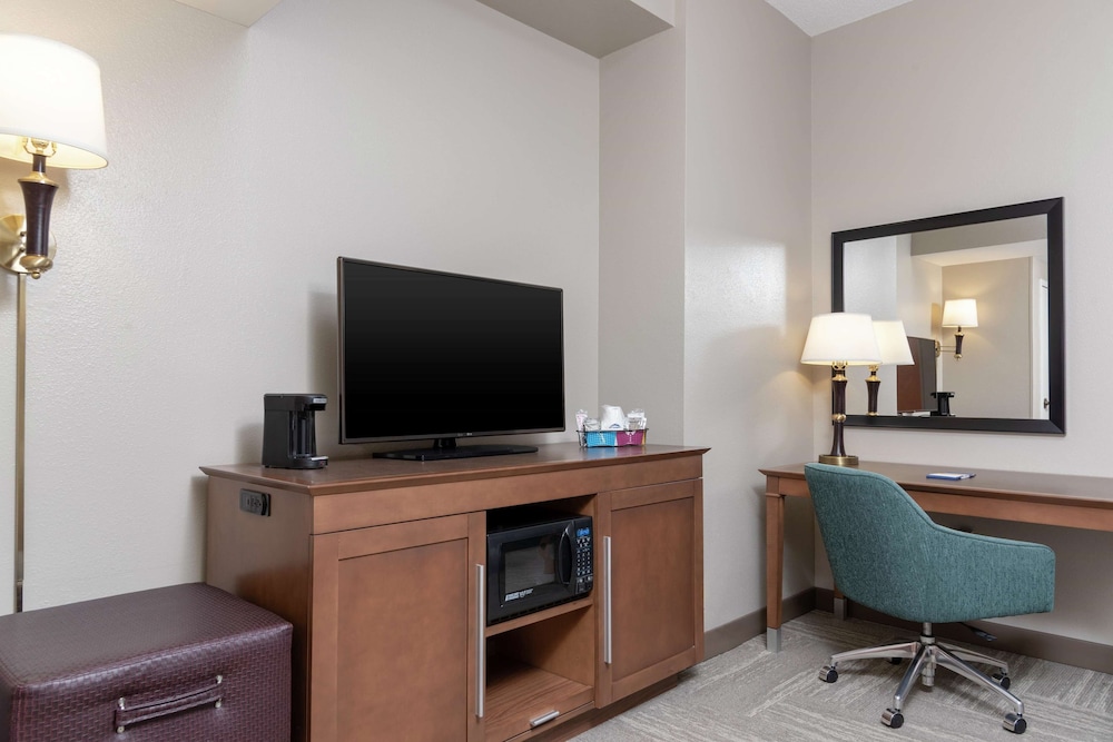 Hampton Inn Indianapolis Downtown Across From Circle Centre 60/75