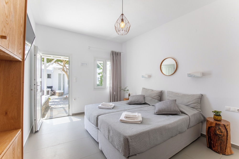 Agia Anna Studios 7/50