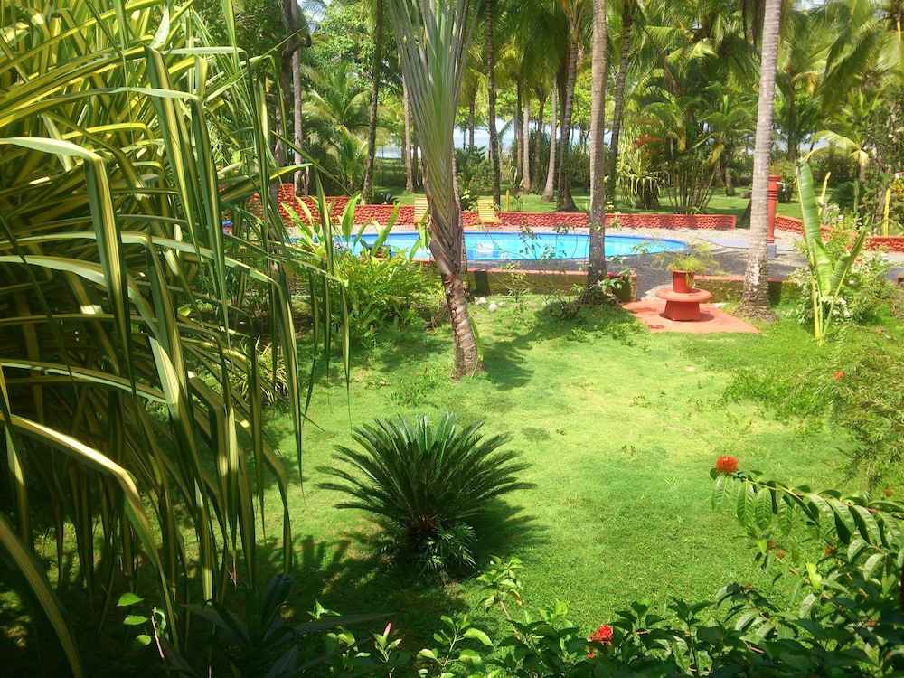 Beso del Viento - Adults Only 40/50