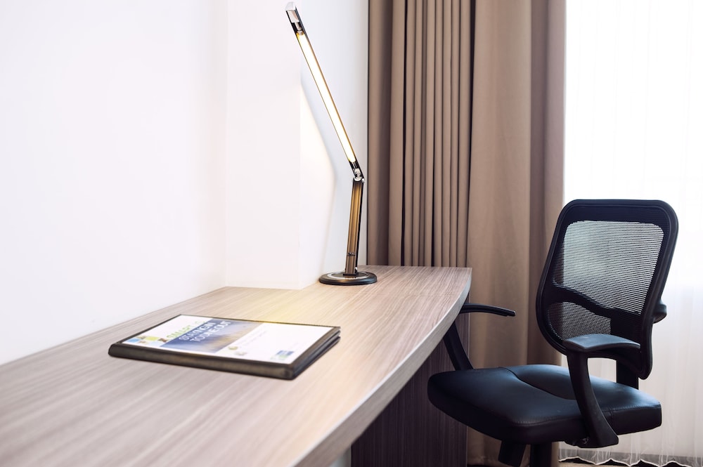 Holiday Inn Express Surabaya Centerpoint by Ihg 67/81