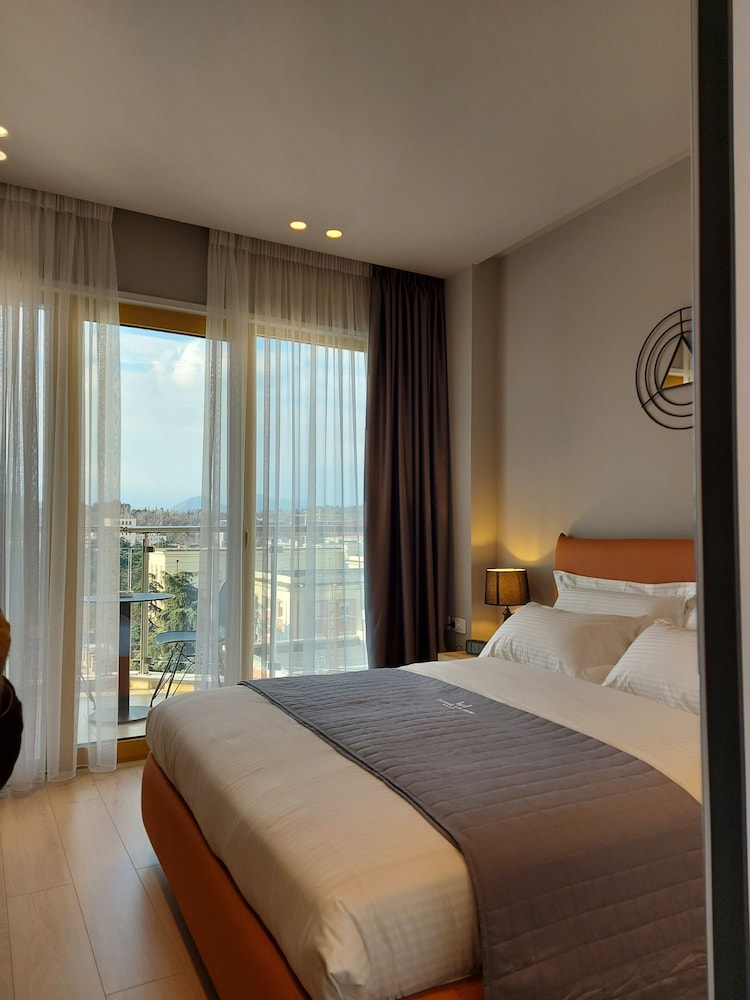 Mulaj Hotel Tirana 17/63