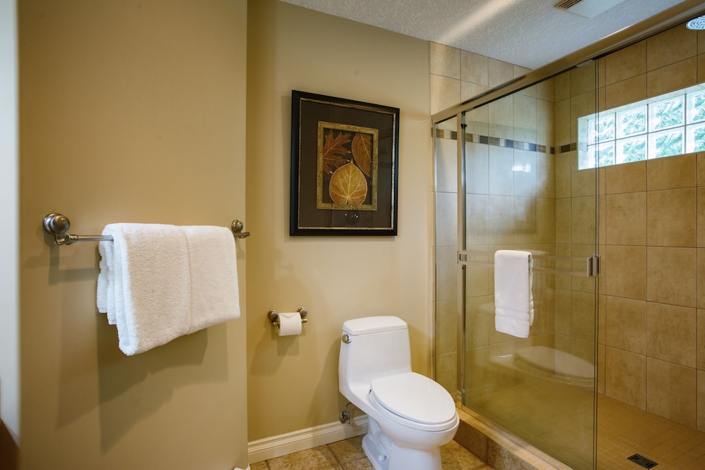 Sunrise Ridge Waterfront Resort 39/82