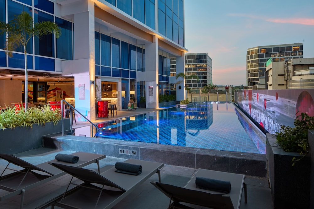 Radisson RED Cebu Mandaue 41/43