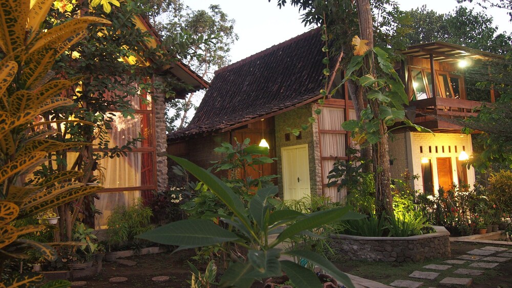 The Riverside Javanese Cottages 5/45