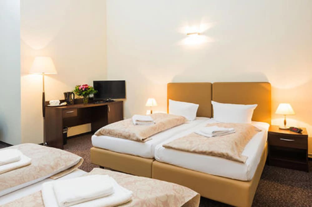 Upper Room Hotel 16/73