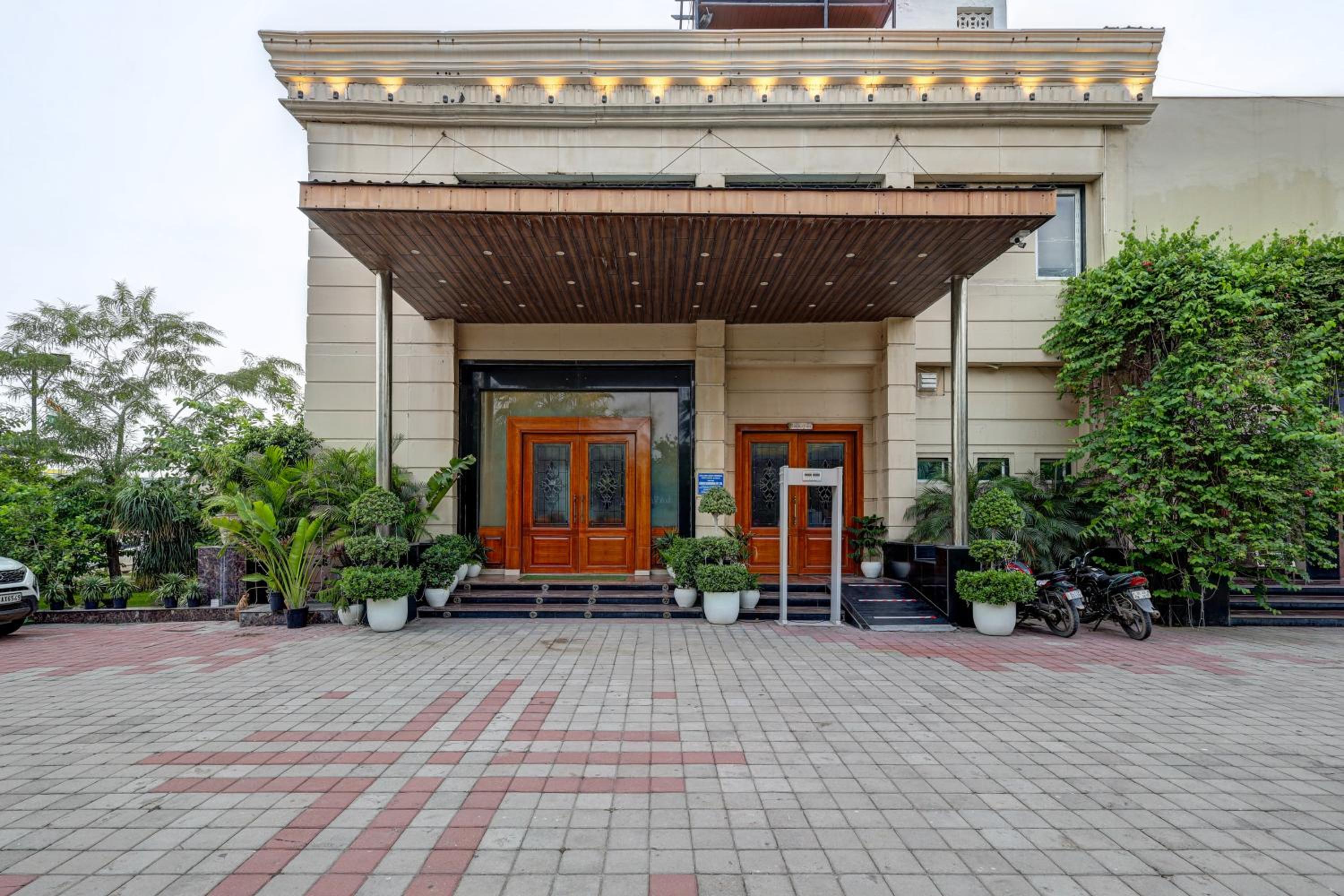 Lavanya Motel 5/51