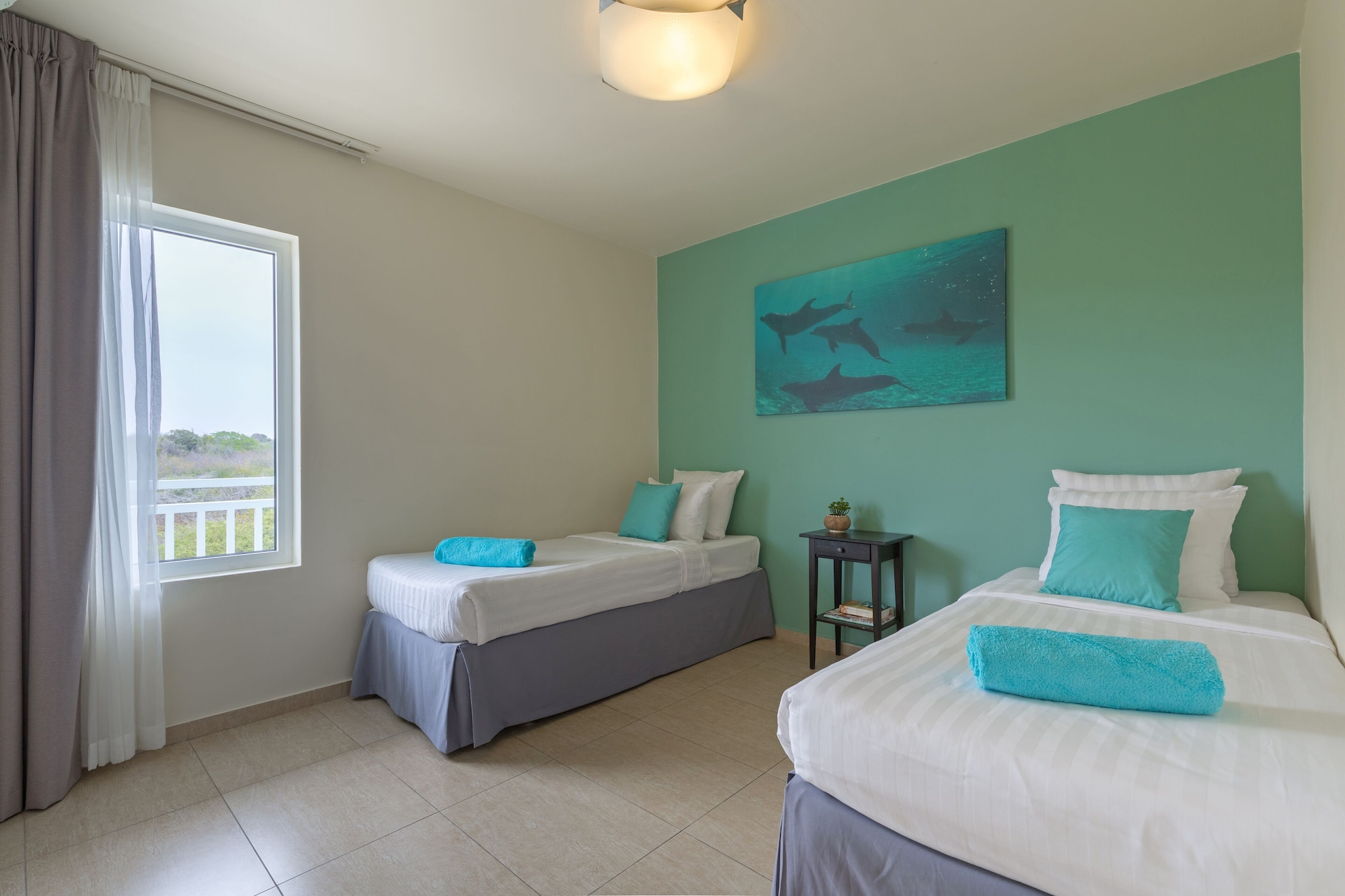 DOLPHIN, SUITE