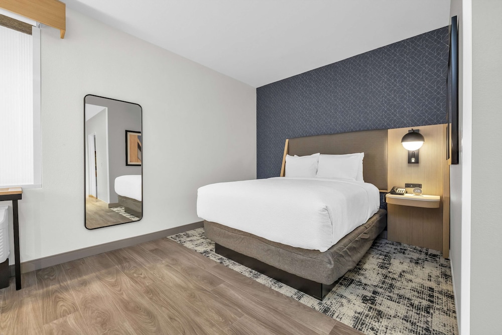 La Quinta Inn & Suites by Wyndham San Jose Silicon Valley 12/50