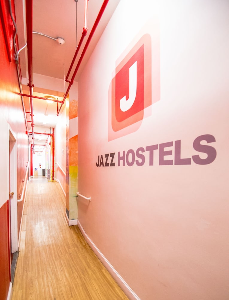 Jazz On The Park Hostel 3/24