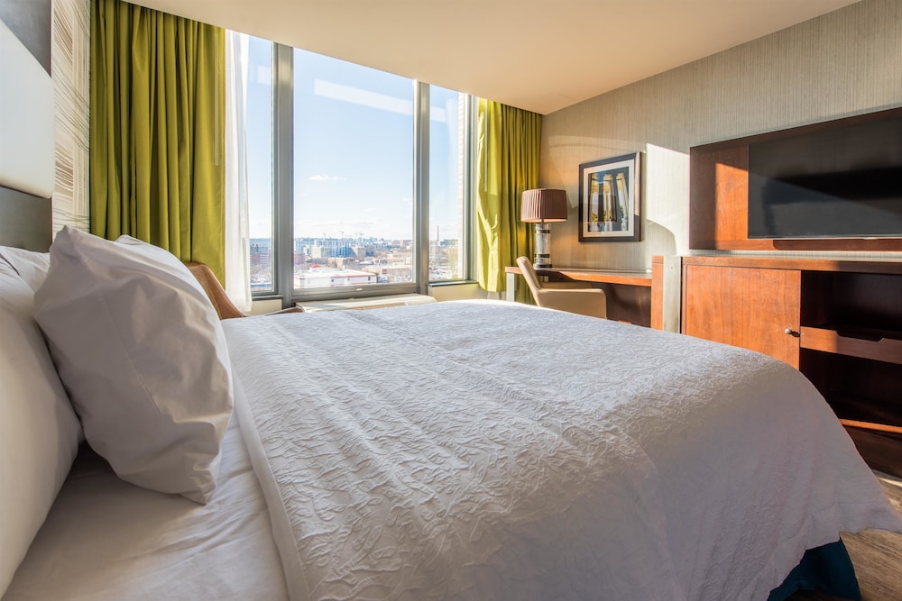 Hampton Inn and Suites Washington DC Navy Yard 19/55
