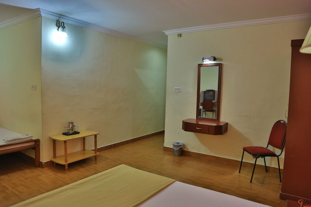 Hotel Srinivas 51/65