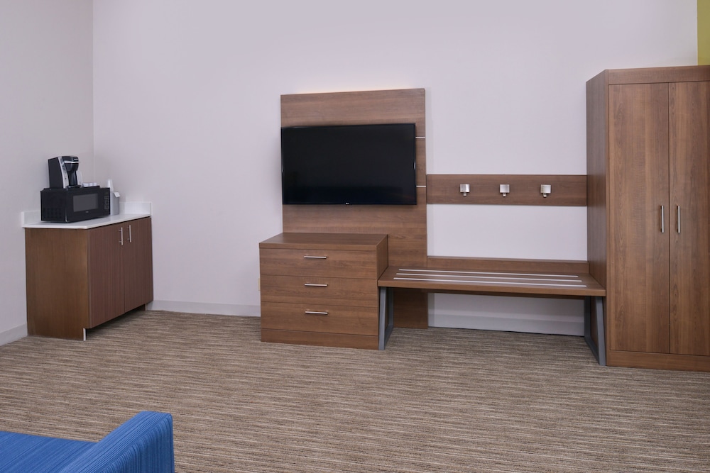 Holiday Inn Express And Suites Omaha 120th And Maple 13/56