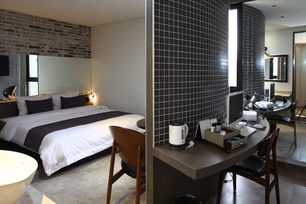 S Hotel 22/44