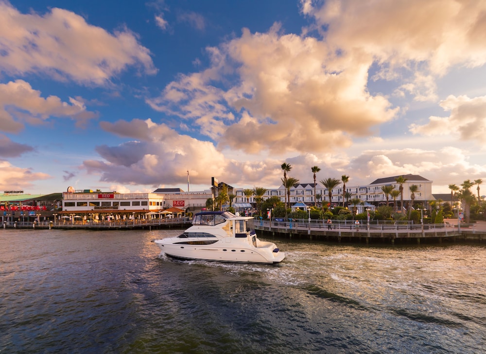 Kemah Boardwalk Inn 40/50