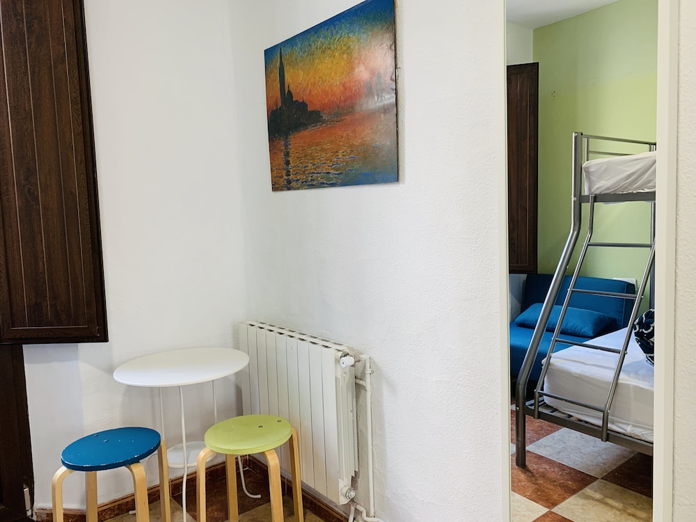 Oh My Hostel 25/50