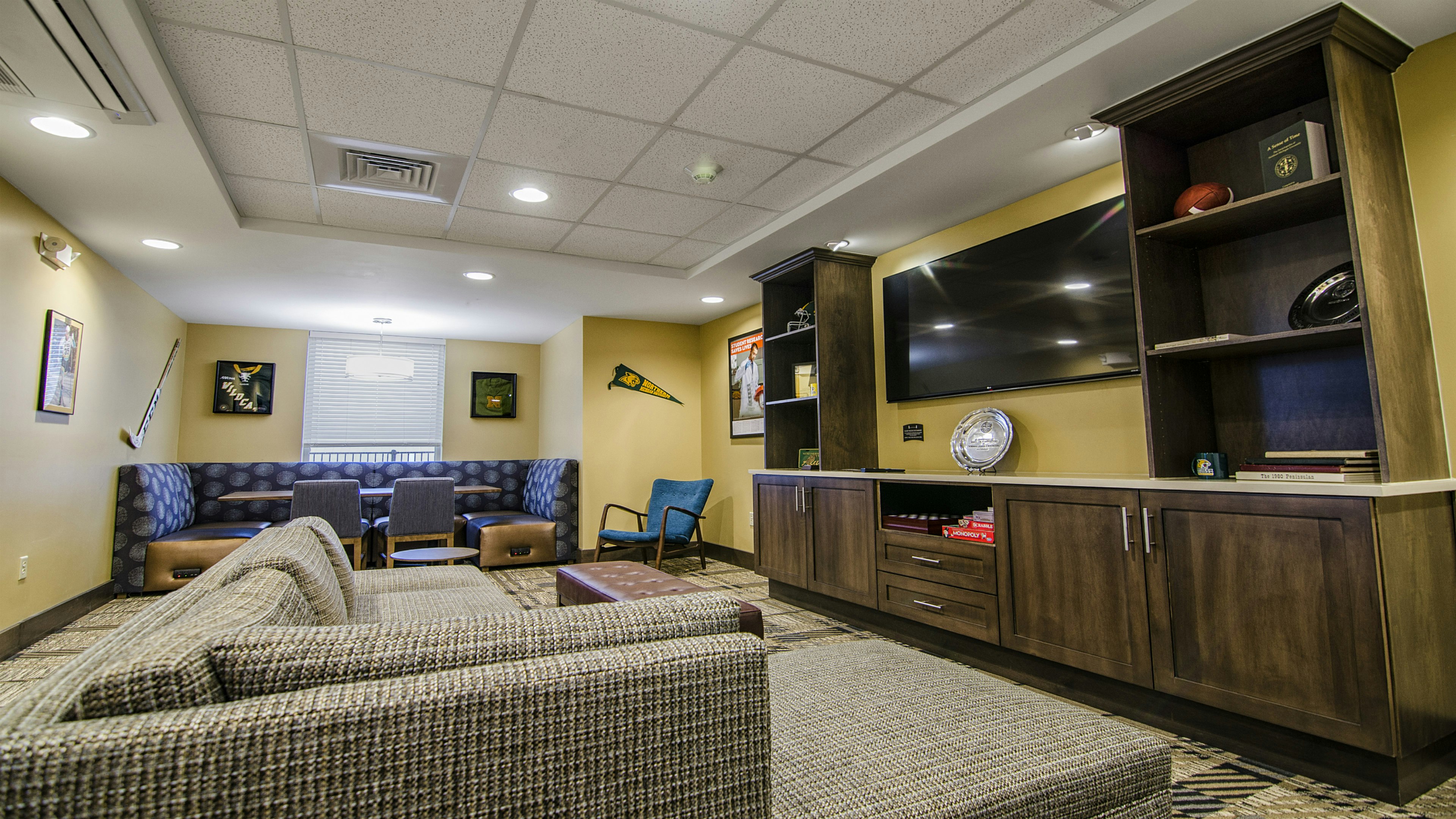 STAYBRIDGE SUITES MARQUETTE 52/82