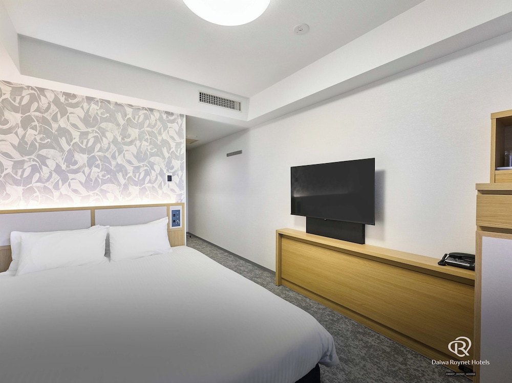 Moderate, Queen Bed