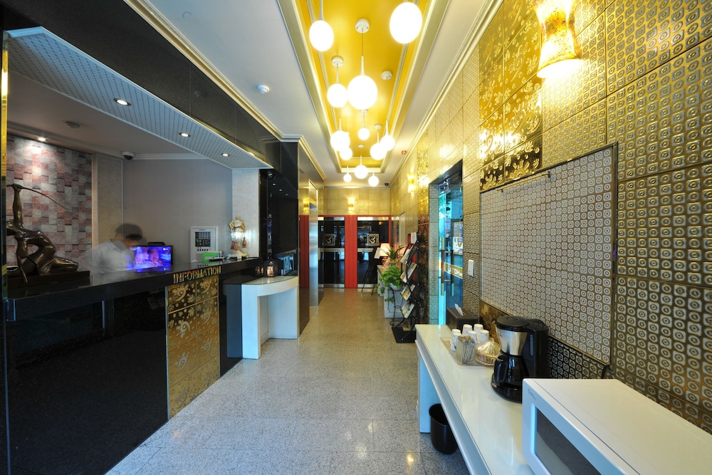 S Hotel 29/33