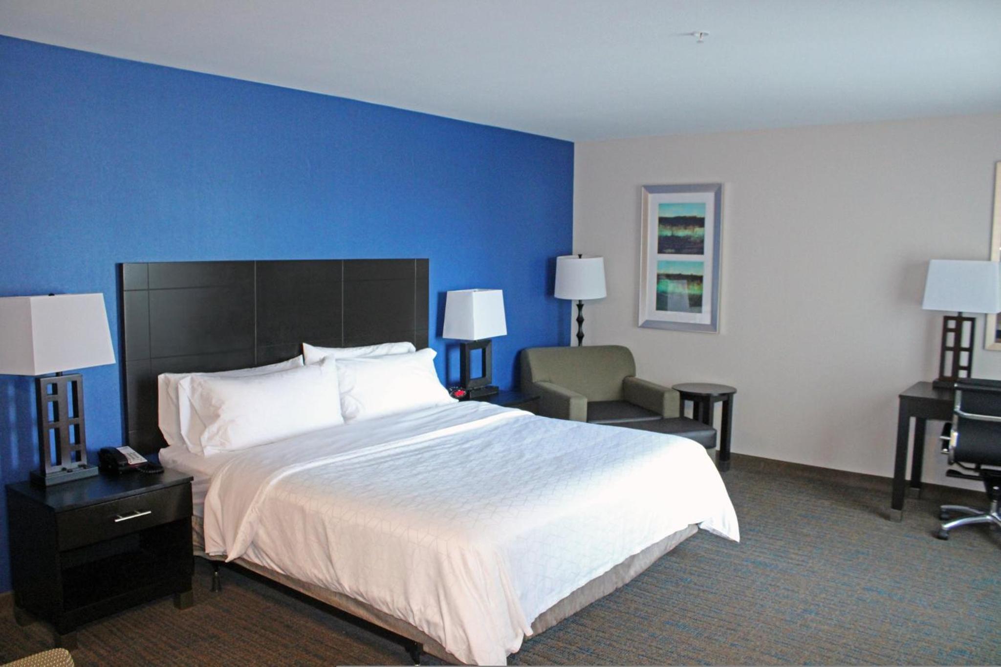 1 Bedroom, Suite, King Bed, Sofa, Accessible