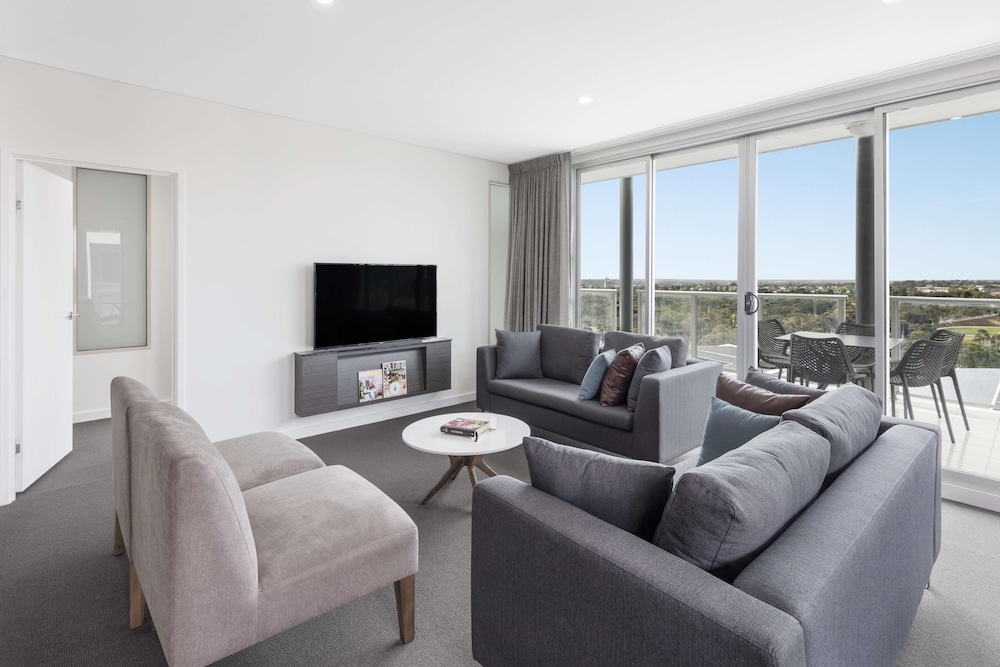 Oaks Embassy Adelaide Suites 41/64