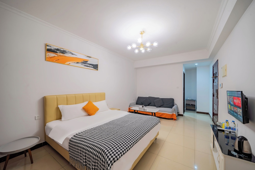 STANDARD, KING BED, CITY VIEW