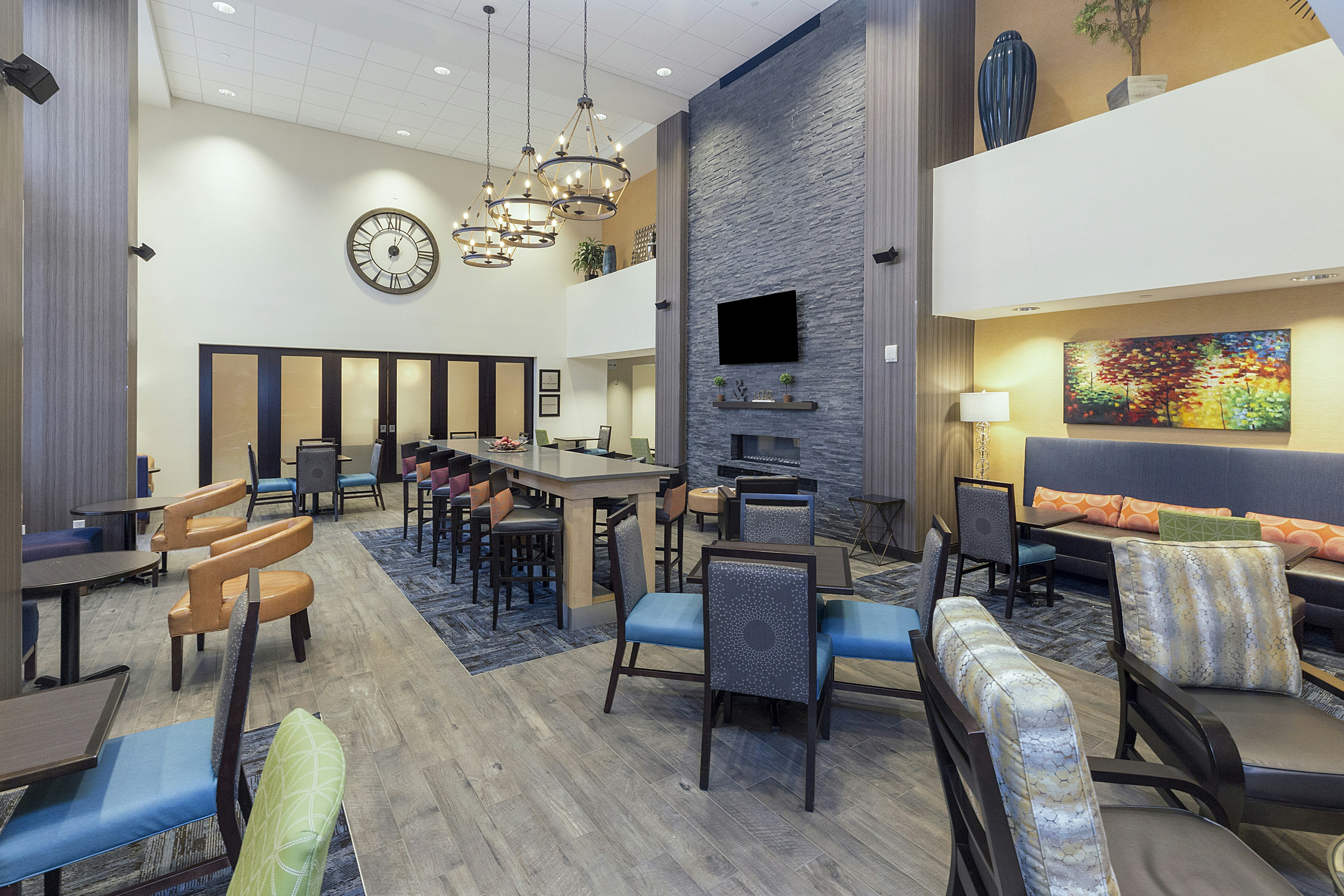 Hampton Inn & Suites Morgantown / University Town Centre 15/22
