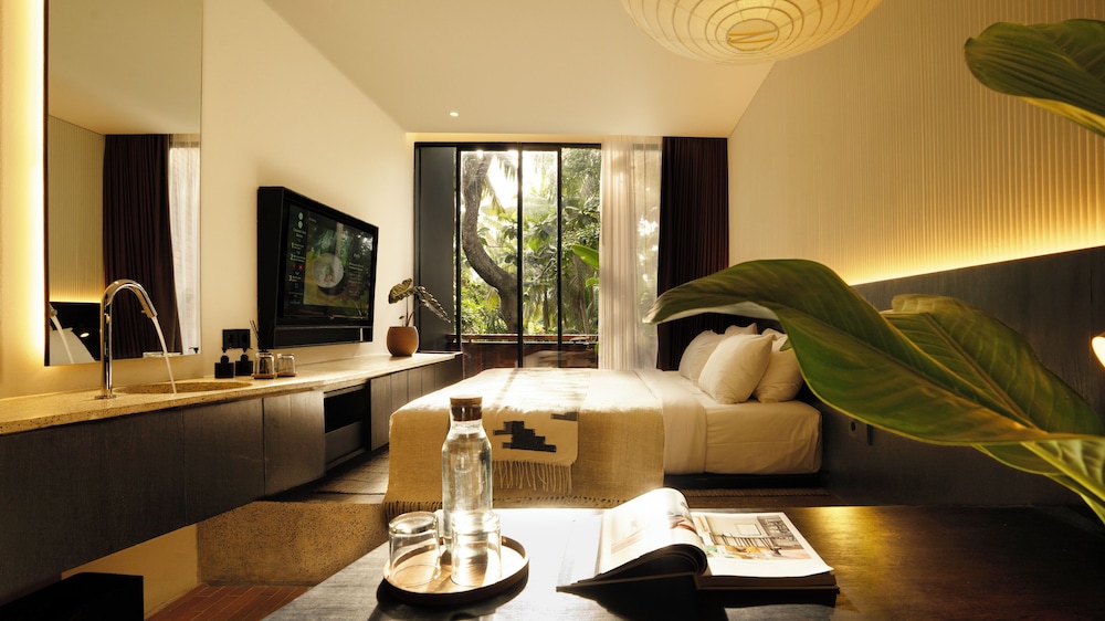 Signature, Aline, King Bed