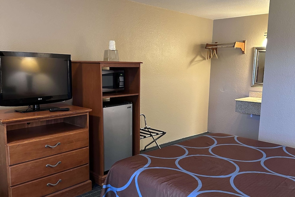 Super 8 by Wyndham Vancouver East 44/51