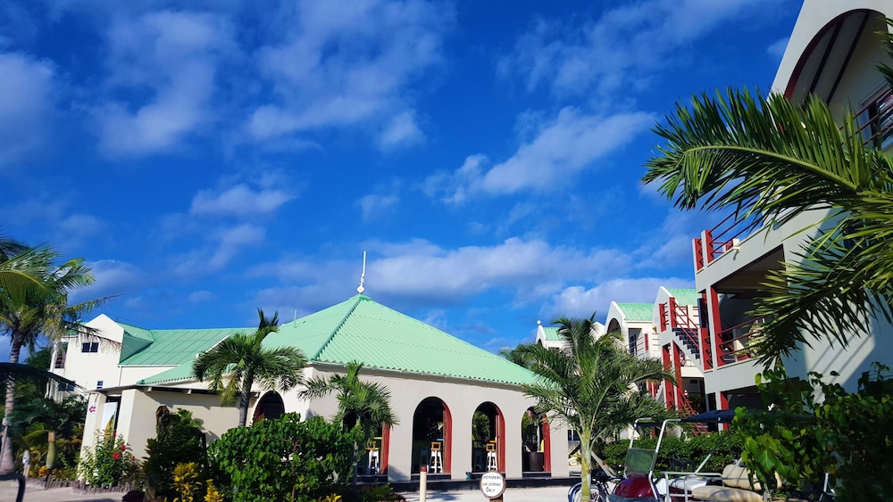 Tres Cocos Resort 3/67
