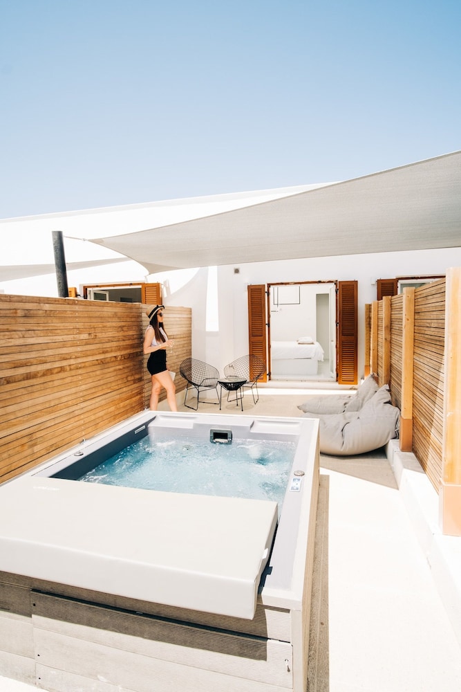Mesanto Luxury Suites 32/50