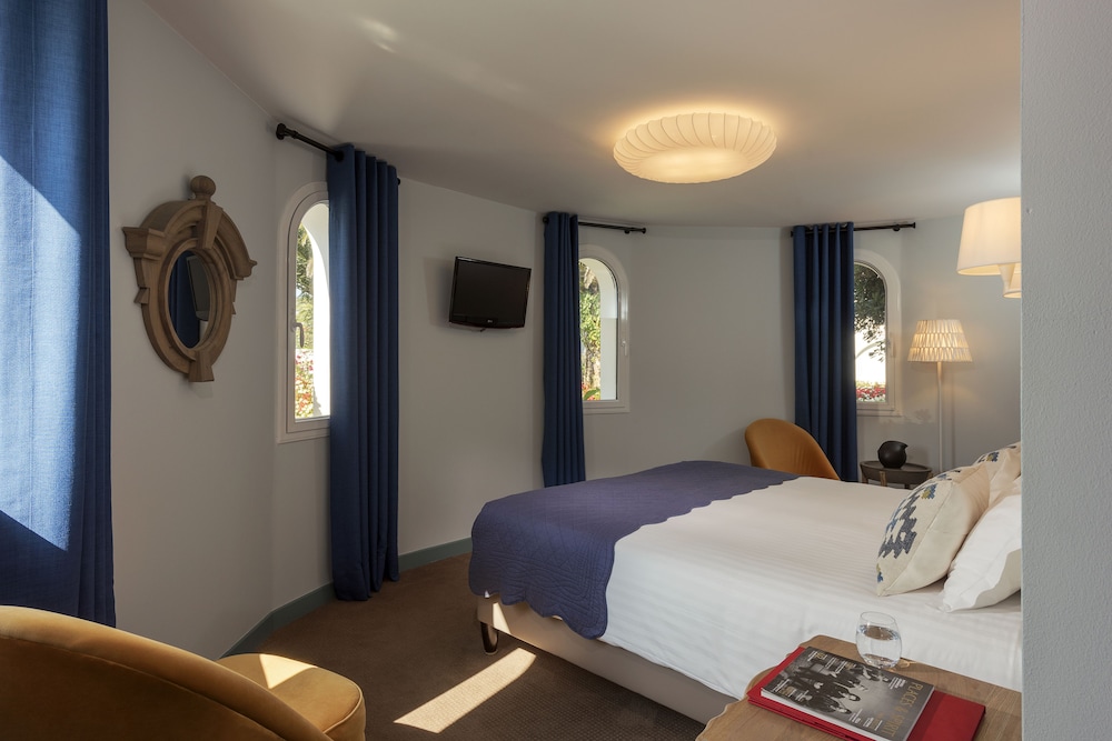 Hotel La Reserve 28/77