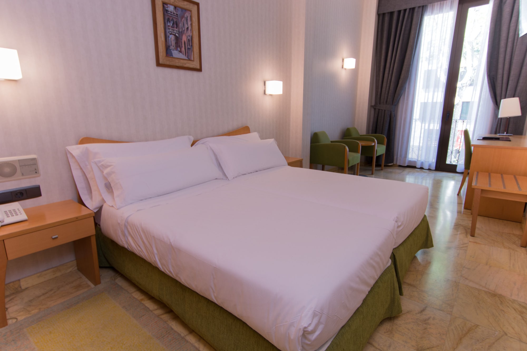 RAMBLA, TWIN BEDS, CITY VIEW, BALCONY