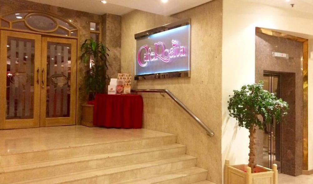 Dynasty Hotel 7/41