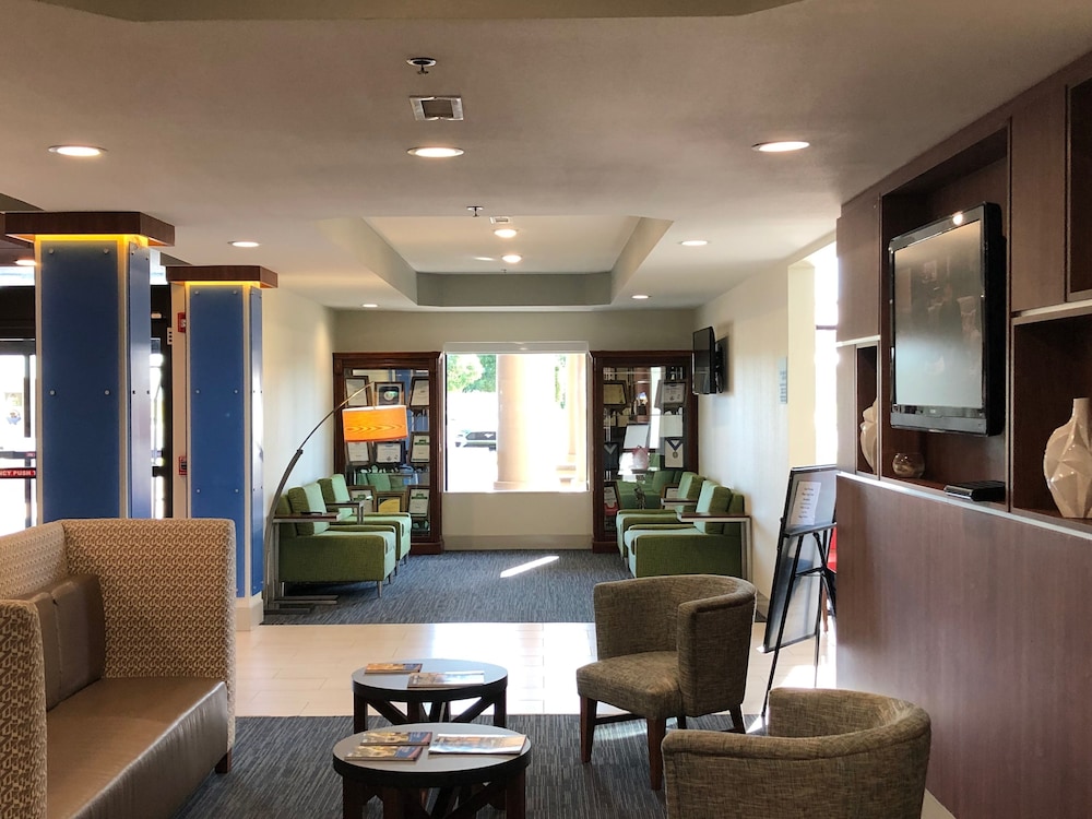Holiday Inn Express Hotel Suites Franklin 44/61