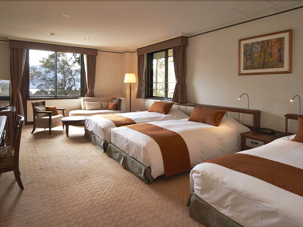 Hotel de Yama, Hakone Lakeside 5/66