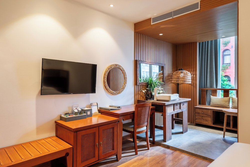 A&Em Art Hotel 51/66