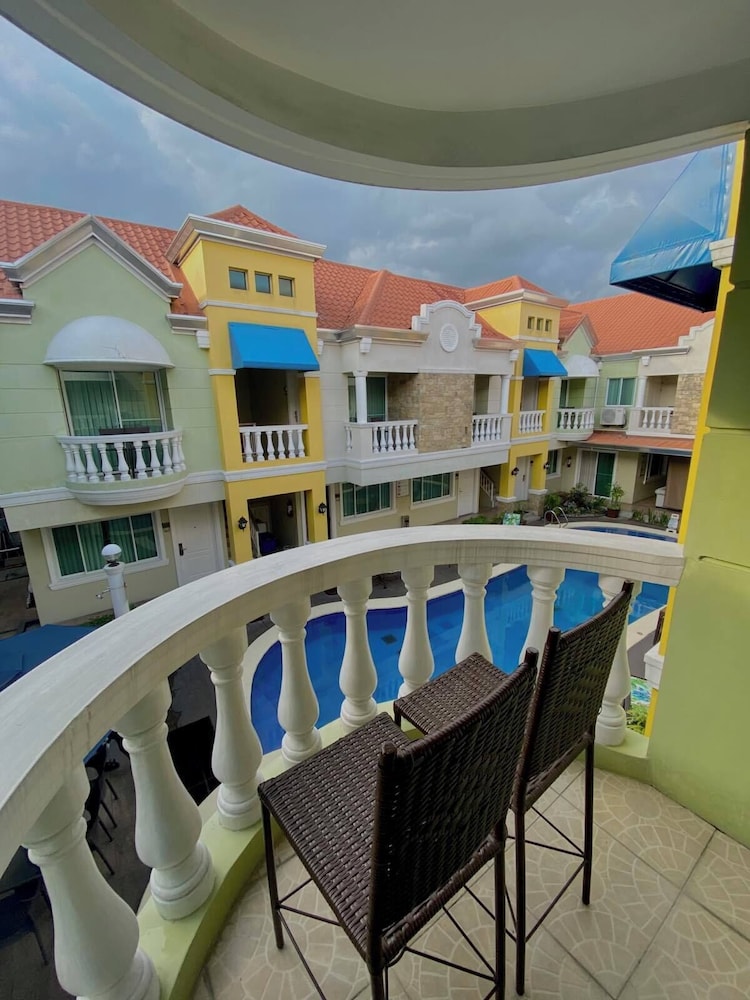 Prism Apartelle Hotel 57/61