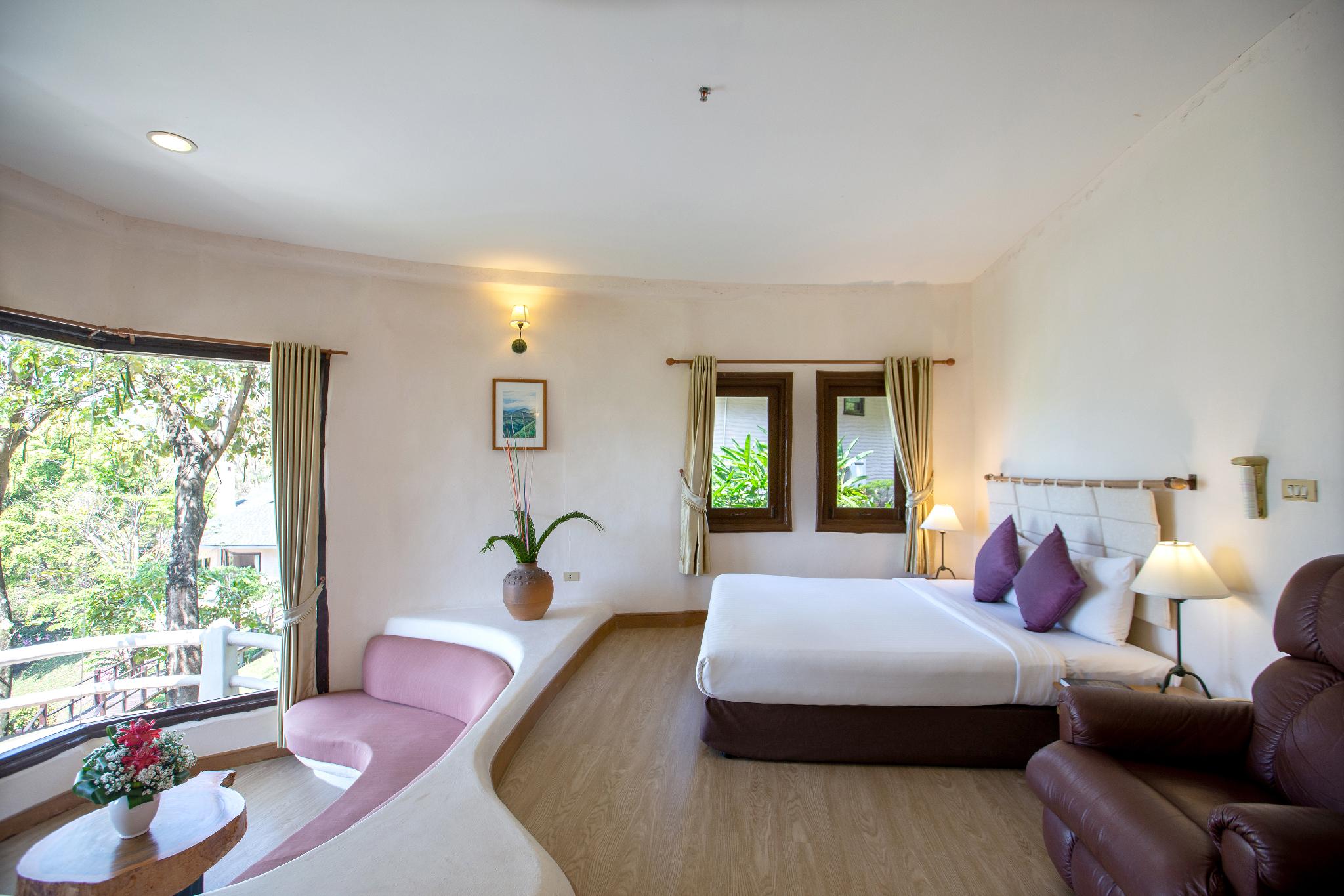 Deluxe, Chalet, Double Bed, Bathtub, Hill Side