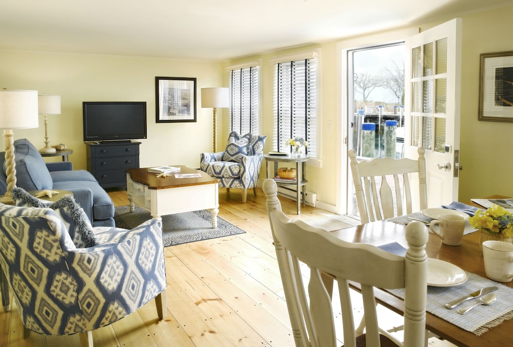 The Cottages And Lofts At Boat Basin 33/66