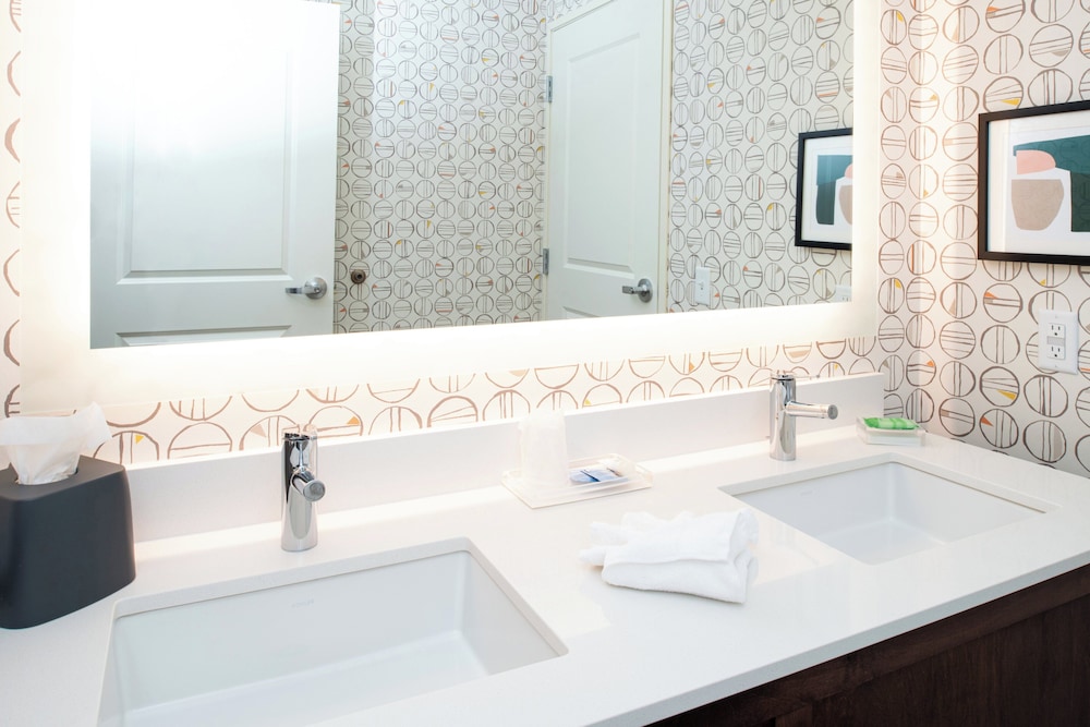 Holiday Inn Suites Idaho Falls 73/75