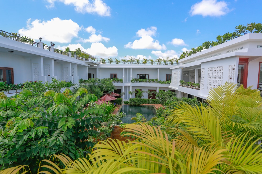 The Moon Residence Spa 66/71
