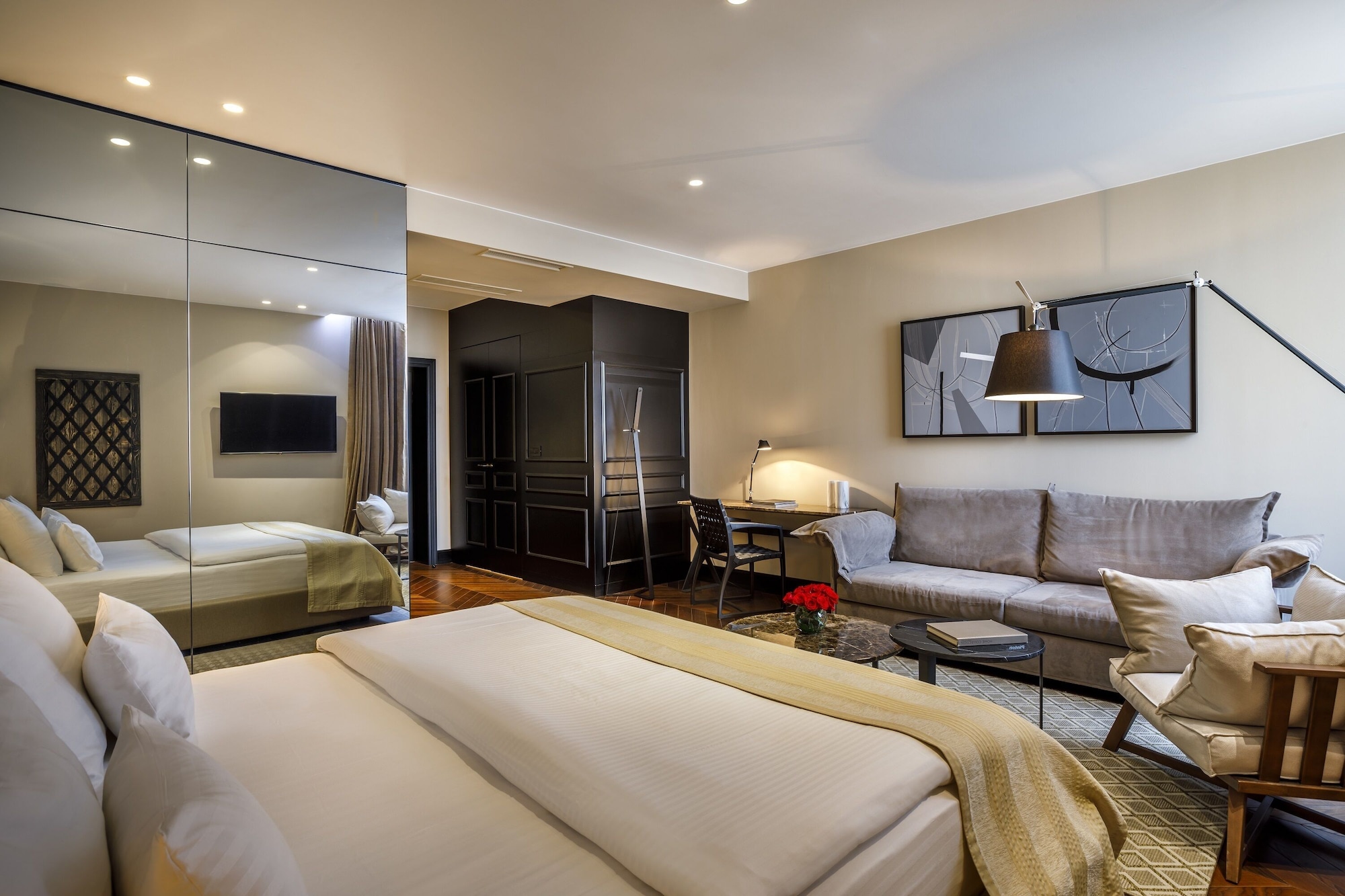Suite, Villa, King Bed, Old Town View