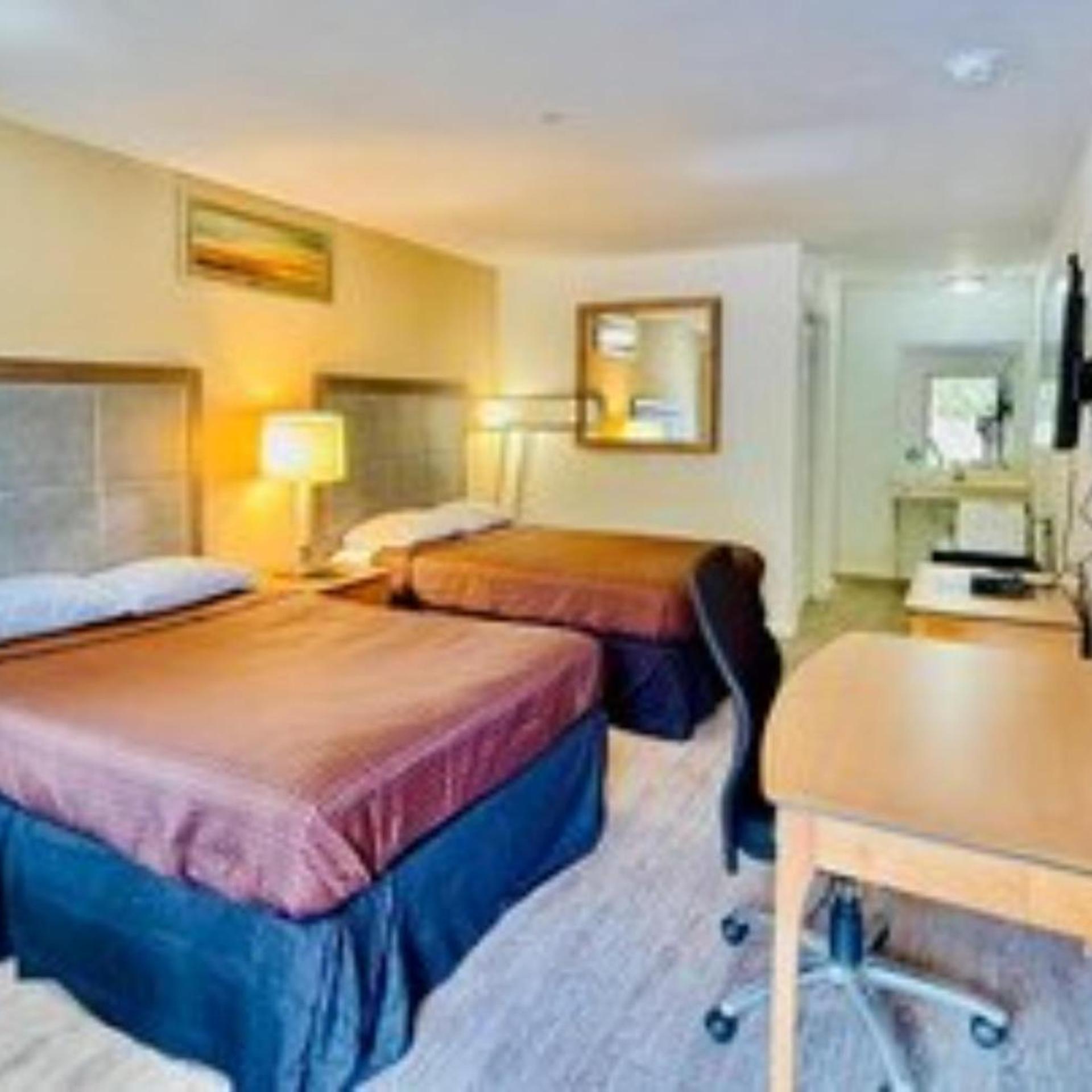 Suite- 2 Full Beds Non-Smoking, Woodbridge Inn By OYO Rome 3/4